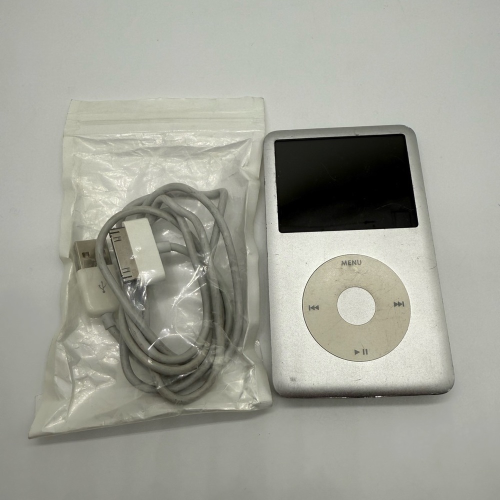 Apple iPod Classic Silver 6th Generation with USB Charging Cable